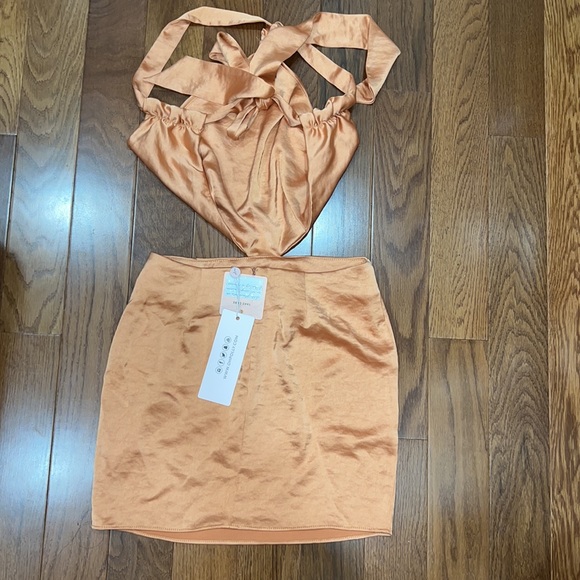 Oh Polly SUNSHINE SOLITUDE
Knot Detail Halter Neck Satin Mini Dress in Caramel - Picture 3 of 7